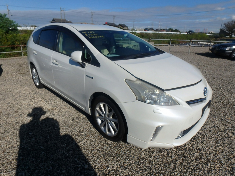 Toyota PRIUS ALPHA 2012