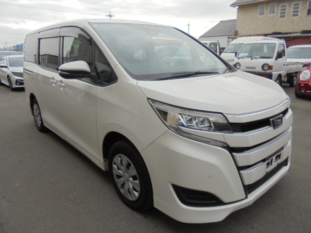 Toyota Noah 2021