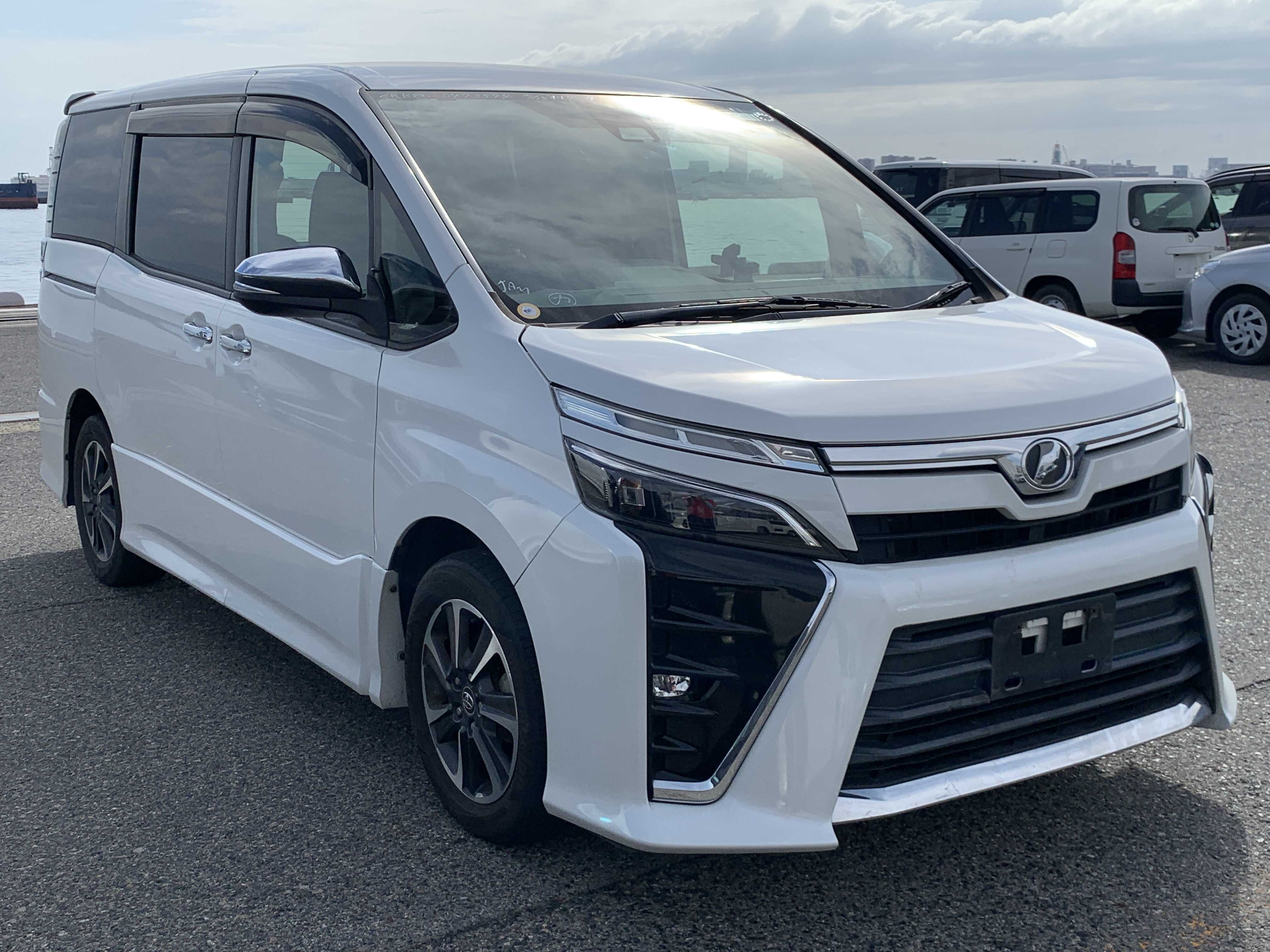 Toyota Voxy 2018