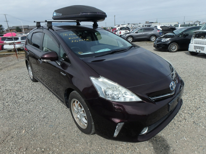 Toyota PRIUS ALPHA 2013