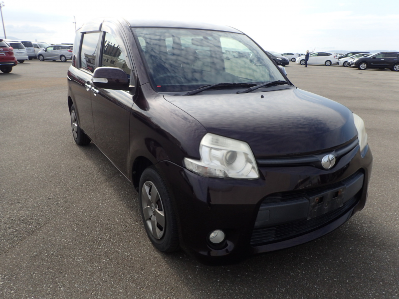 Toyota Sienta 2014