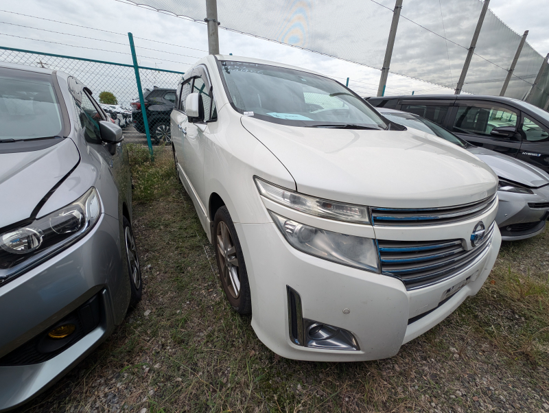 Nissan Elgrand 2013