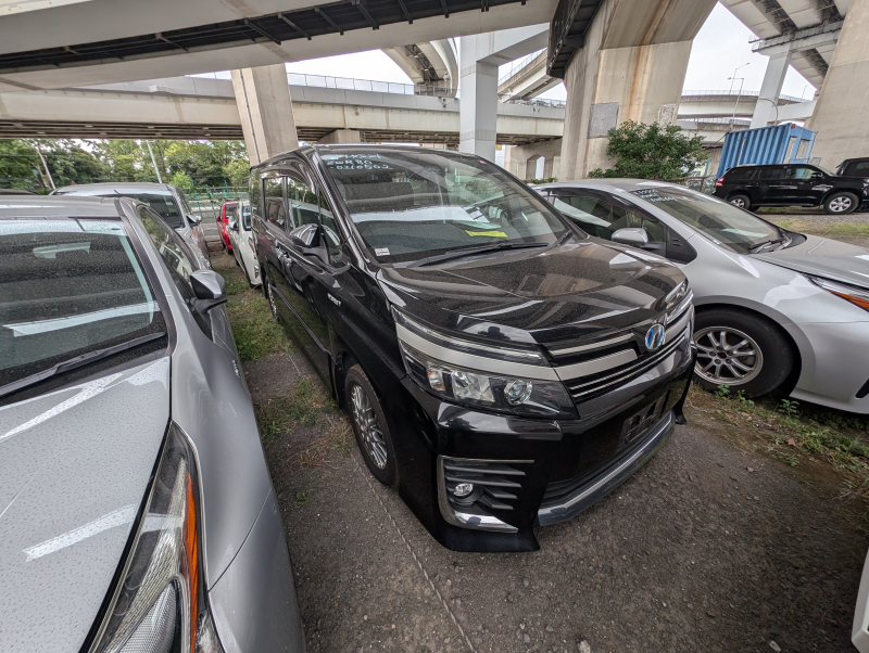 Toyota Voxy 2016