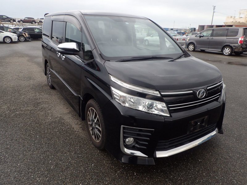 Toyota Voxy 2015