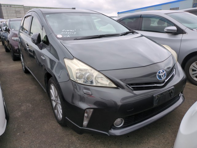 Toyota PRIUS ALPHA 2013