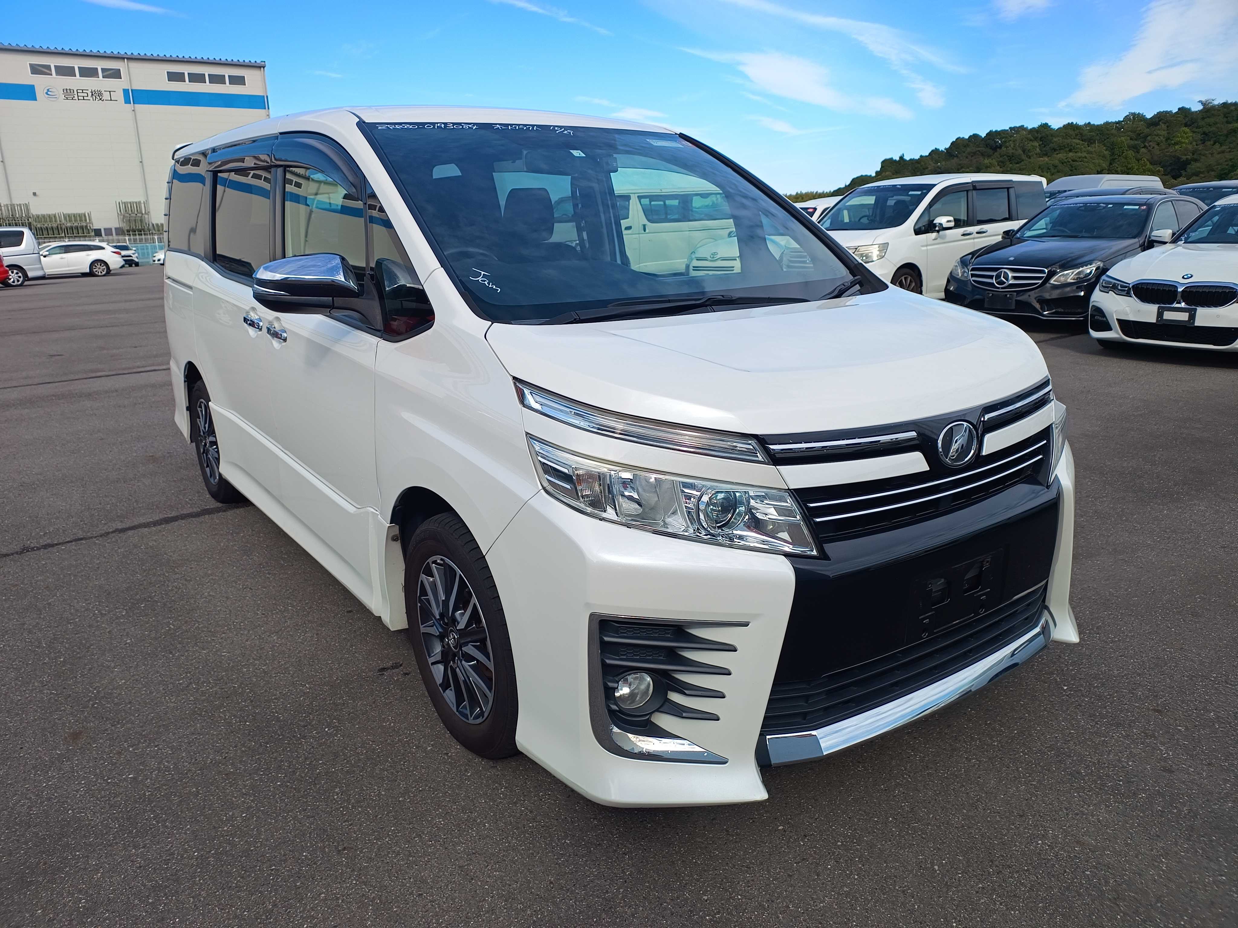 Toyota Voxy 2016