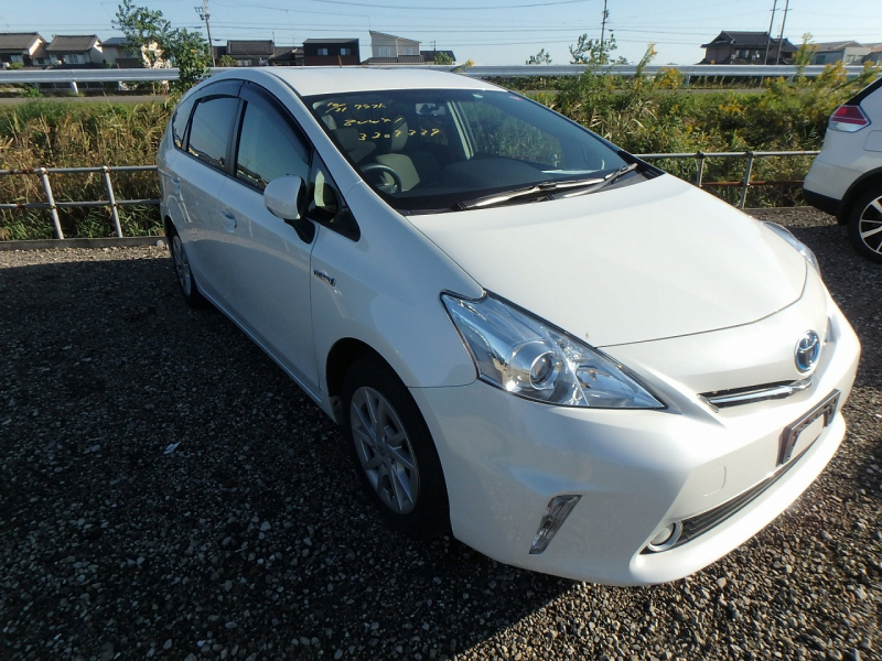 Toyota PRIUS ALPHA 2013