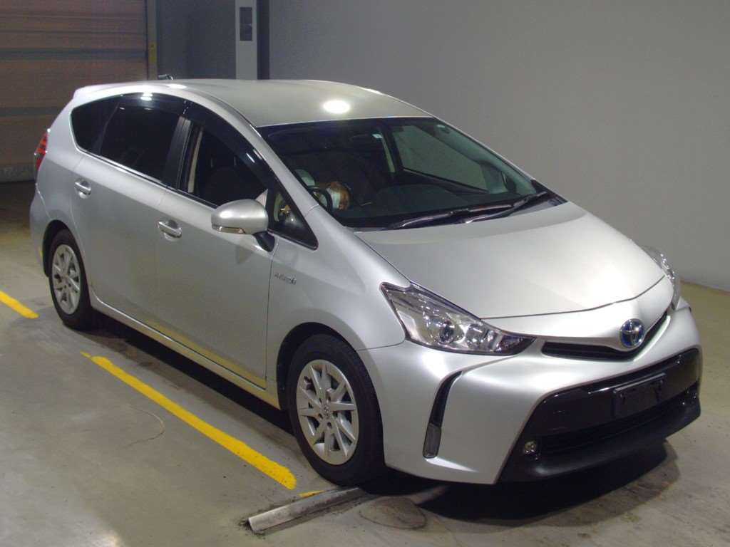 Гибрид владивосток. Toyota Prius Alpha 2016. Toyota Prius Alpha 2018. Toyota Prius Alpha 2021. Гибриды от Тойоты купить на аукционе.