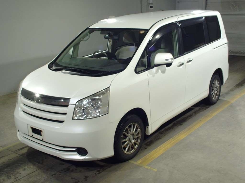 Toyota Noah 2009