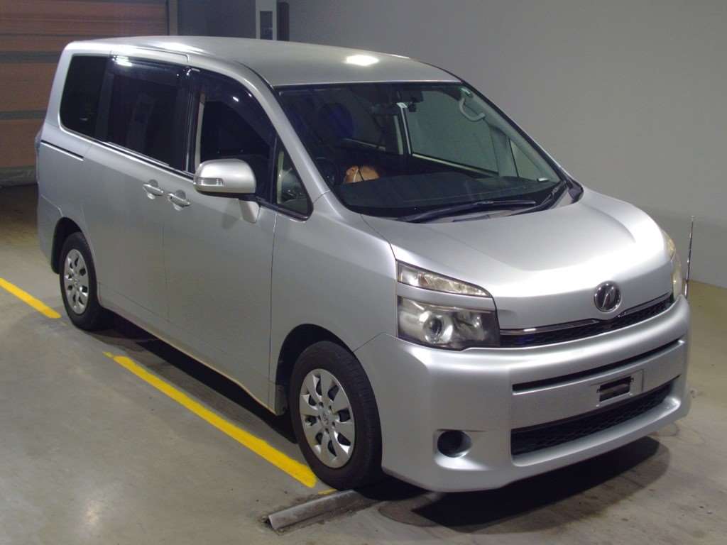 Toyota Voxy 2012
