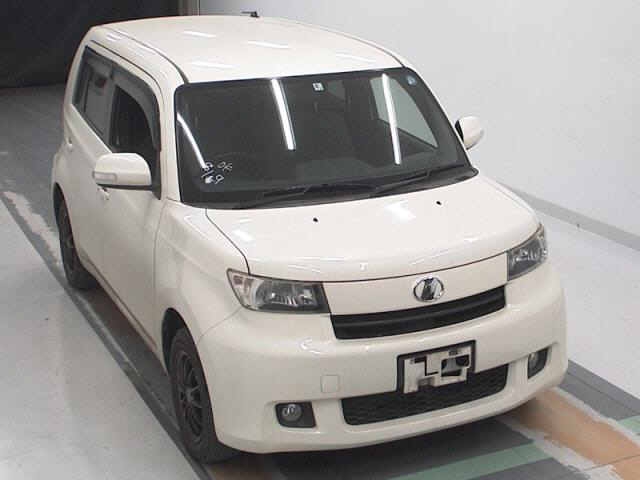 Toyota bB 2010