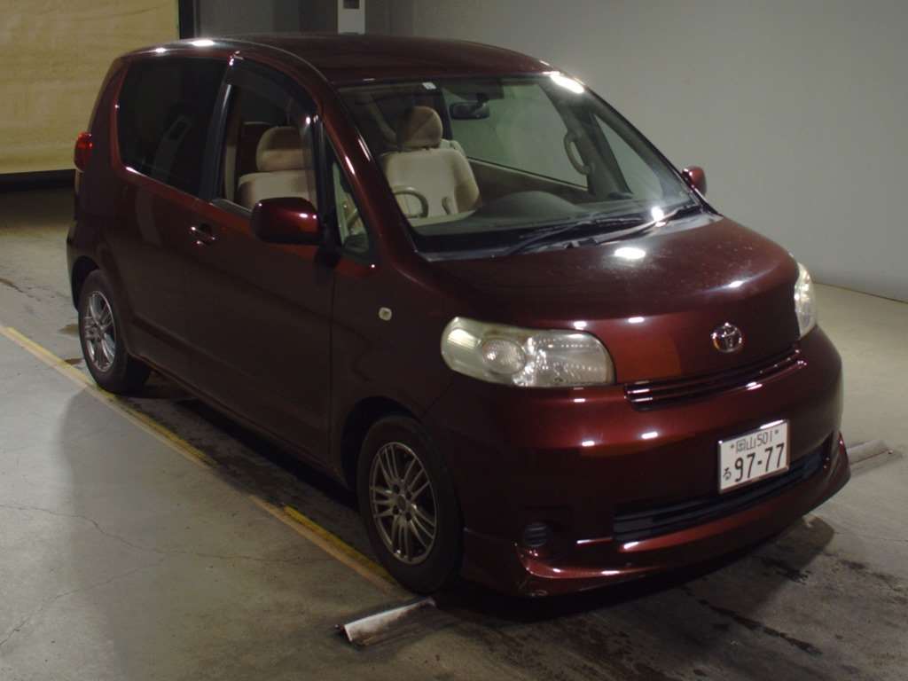 Toyota Porte 2011