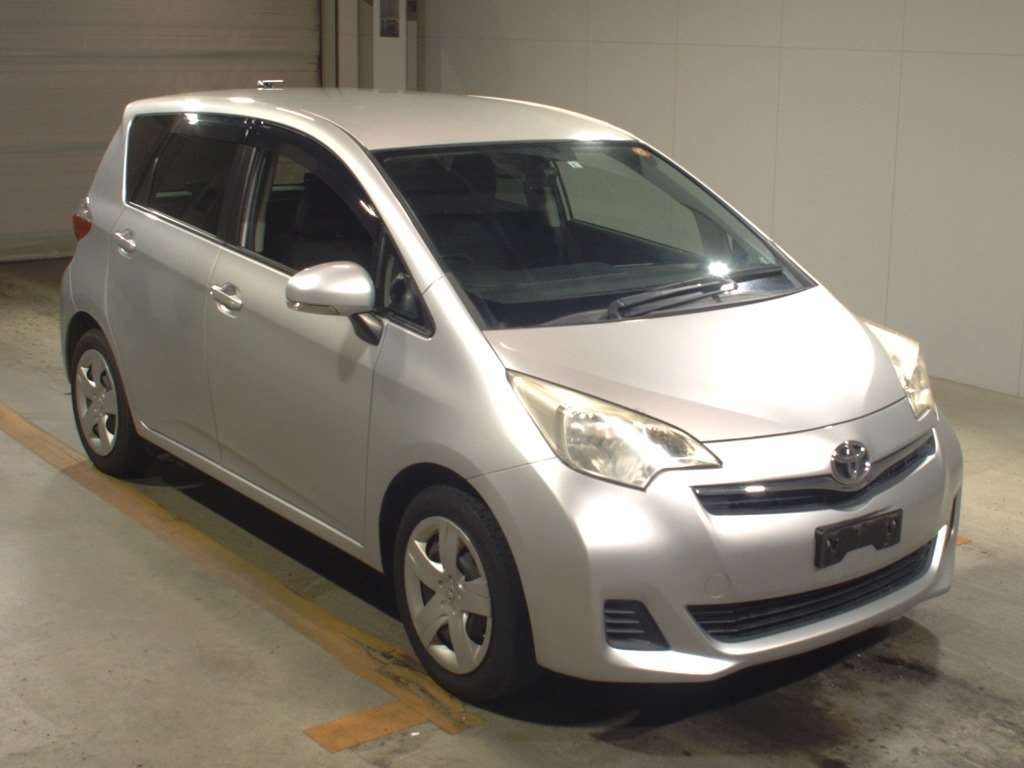 Toyota Ractis 2011