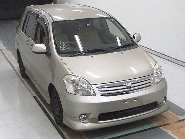Toyota Raum 2004