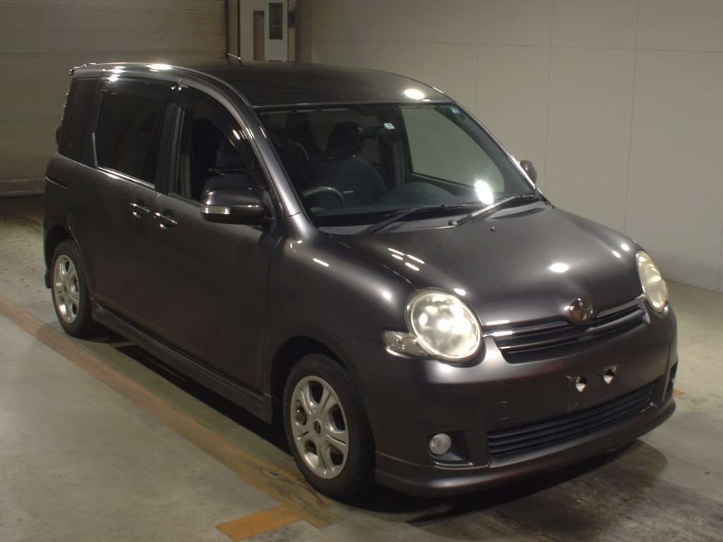 Toyota Sienta 2009