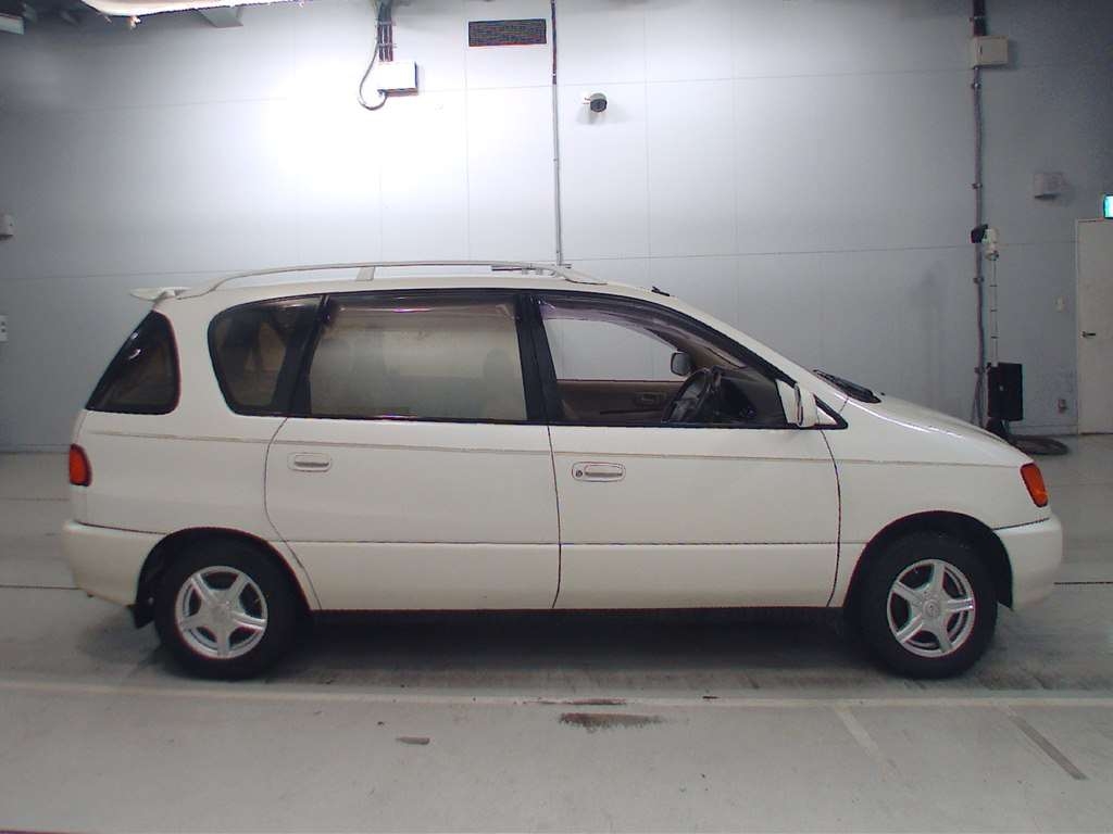 Toyota ipsum 2000 года