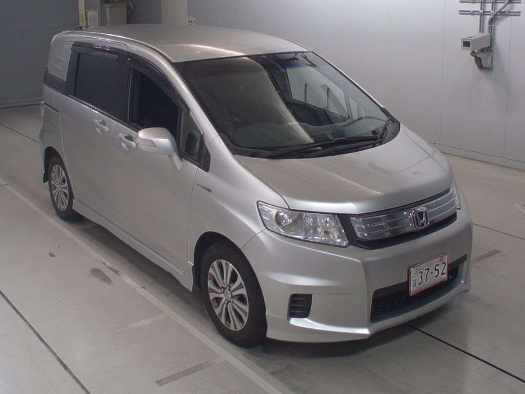 Honda freed spike мануал