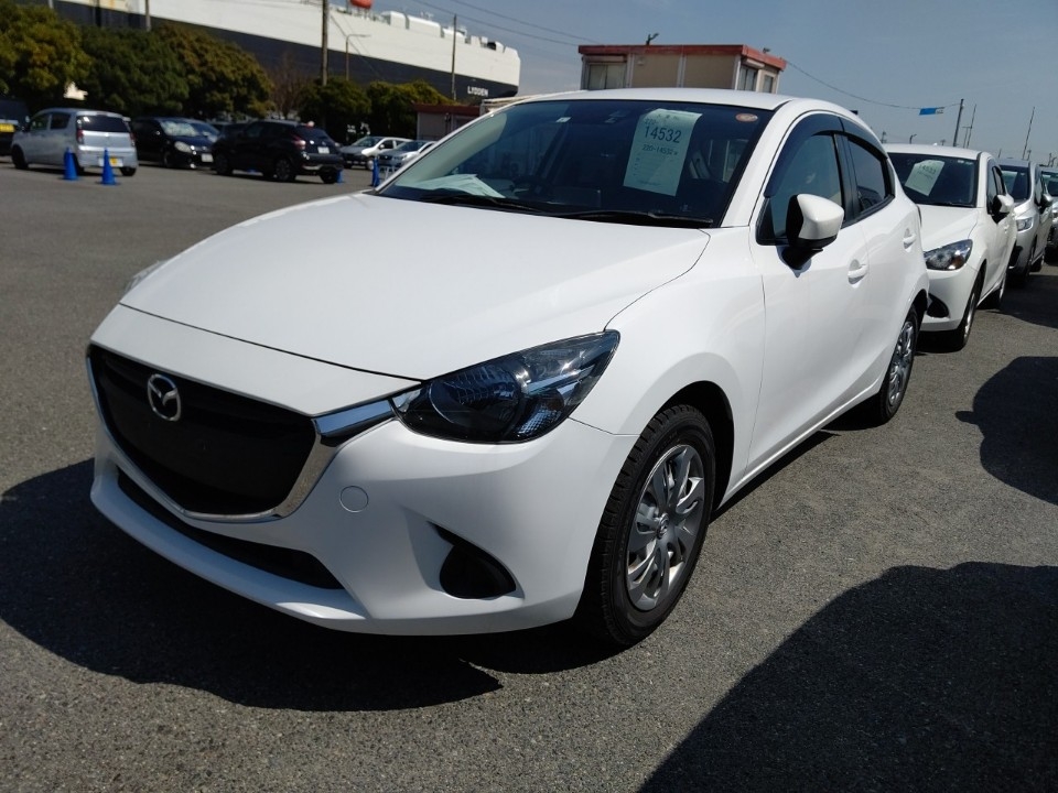 Mazda demio 2017