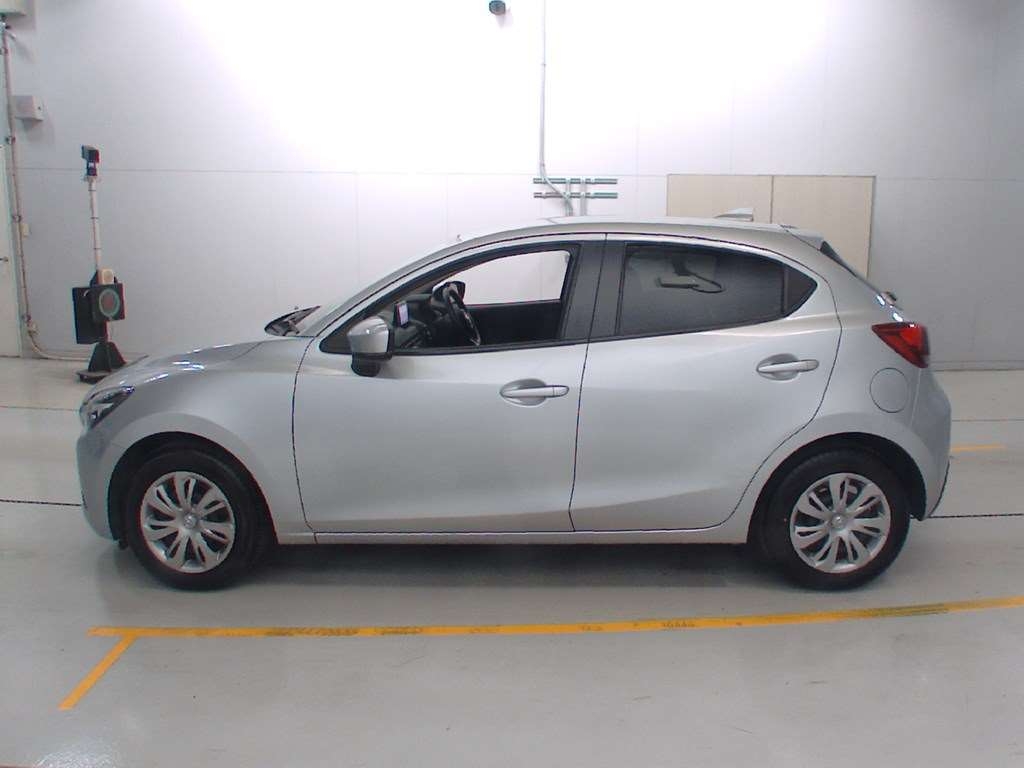 Mazda demio 2017