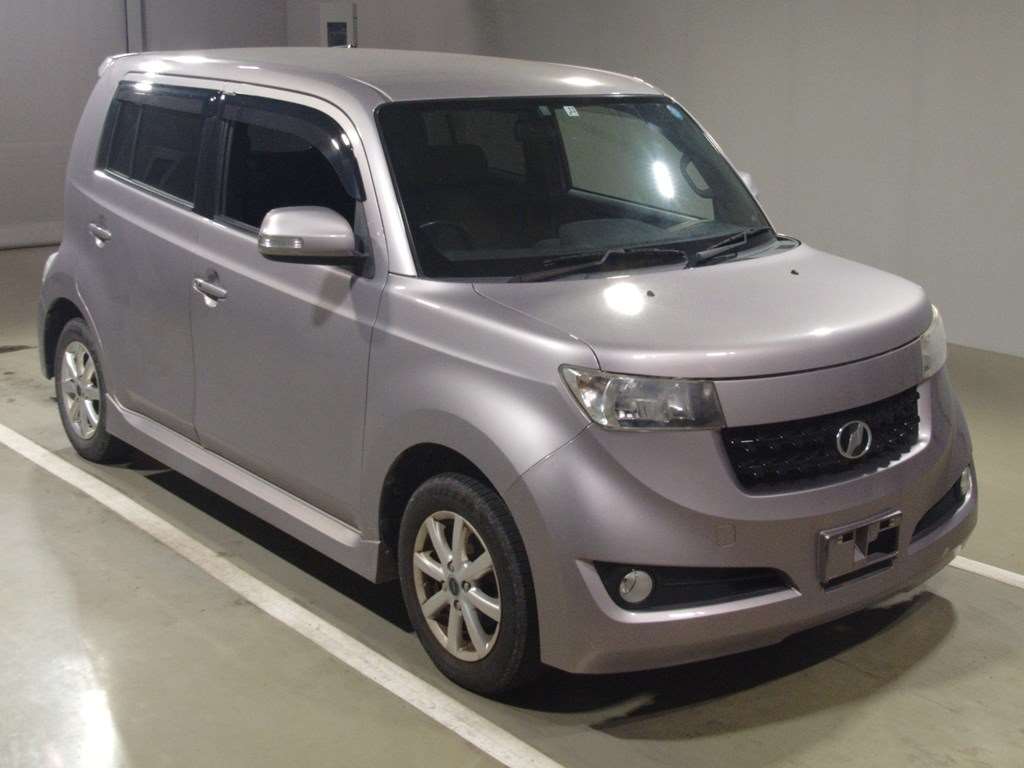 Toyota bB 2011