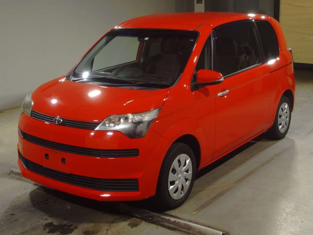 Toyota Spade 2013
