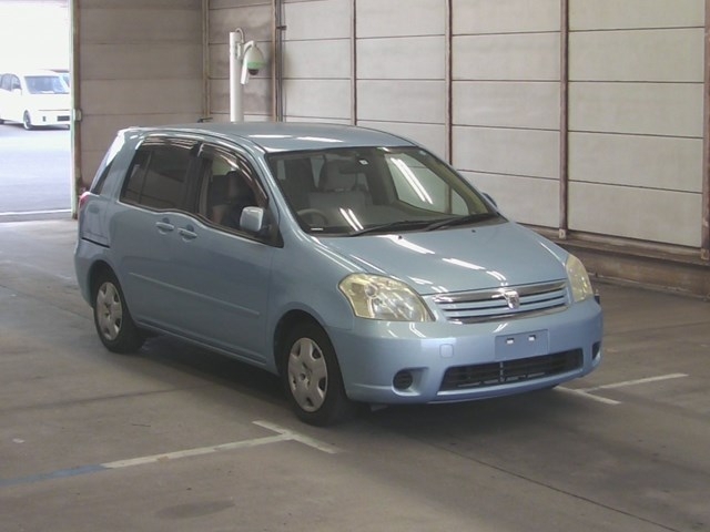 Toyota Raum 2003