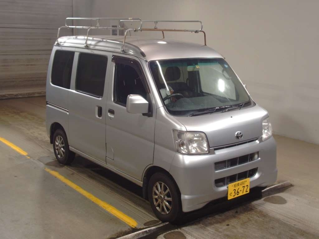 toyota pixis van