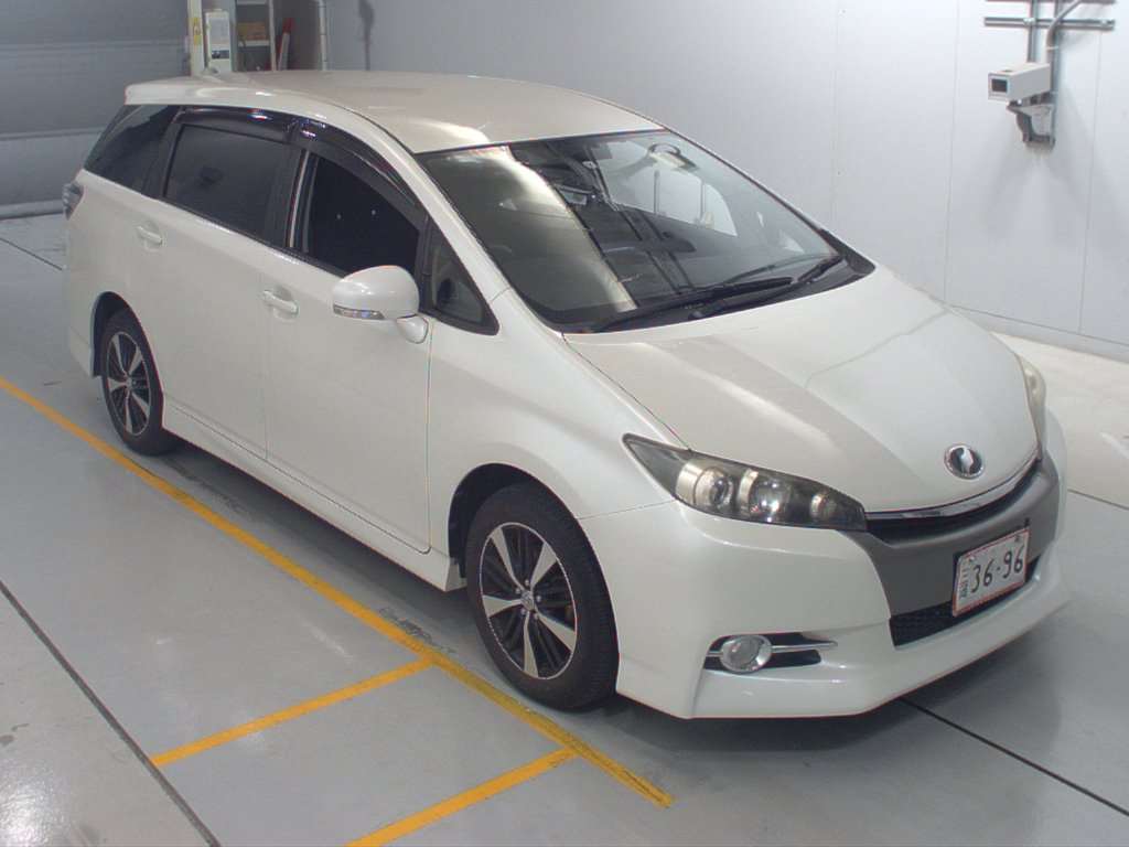 Toyota Wish 2013