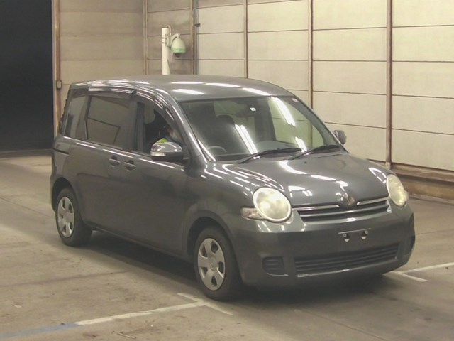 Toyota Sienta 2010