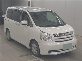 Toyota Noah 2010