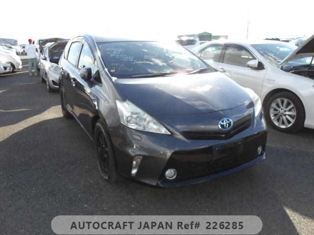 Toyota PRIUS ALPHA 2012