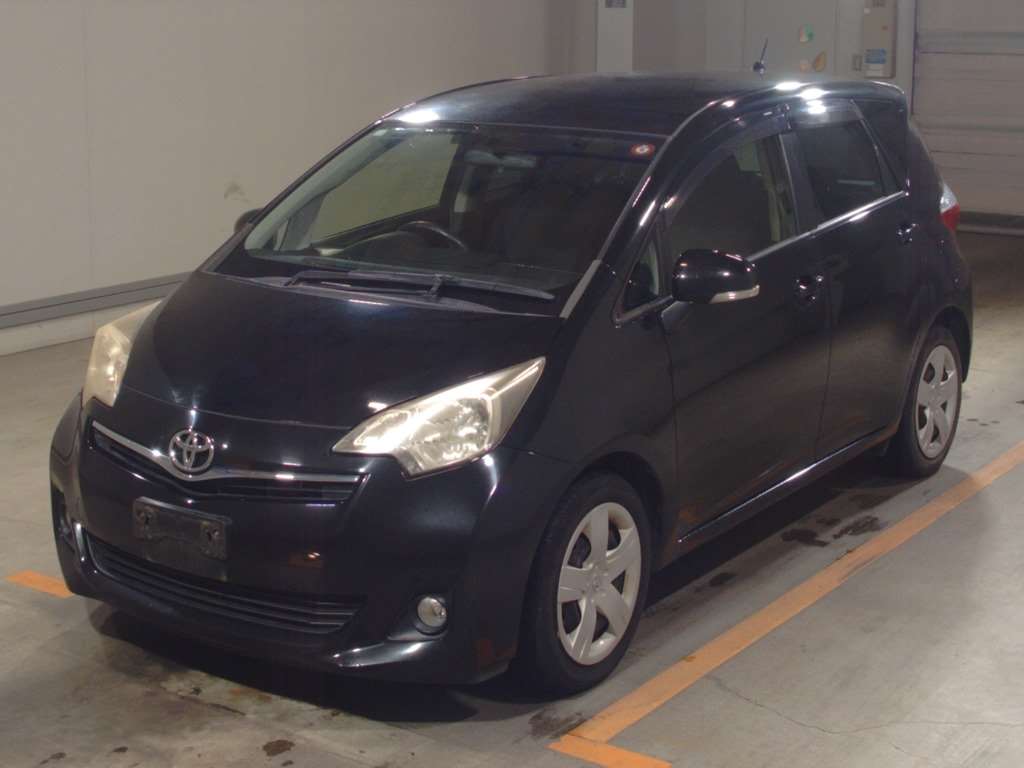 Toyota Ractis 2012