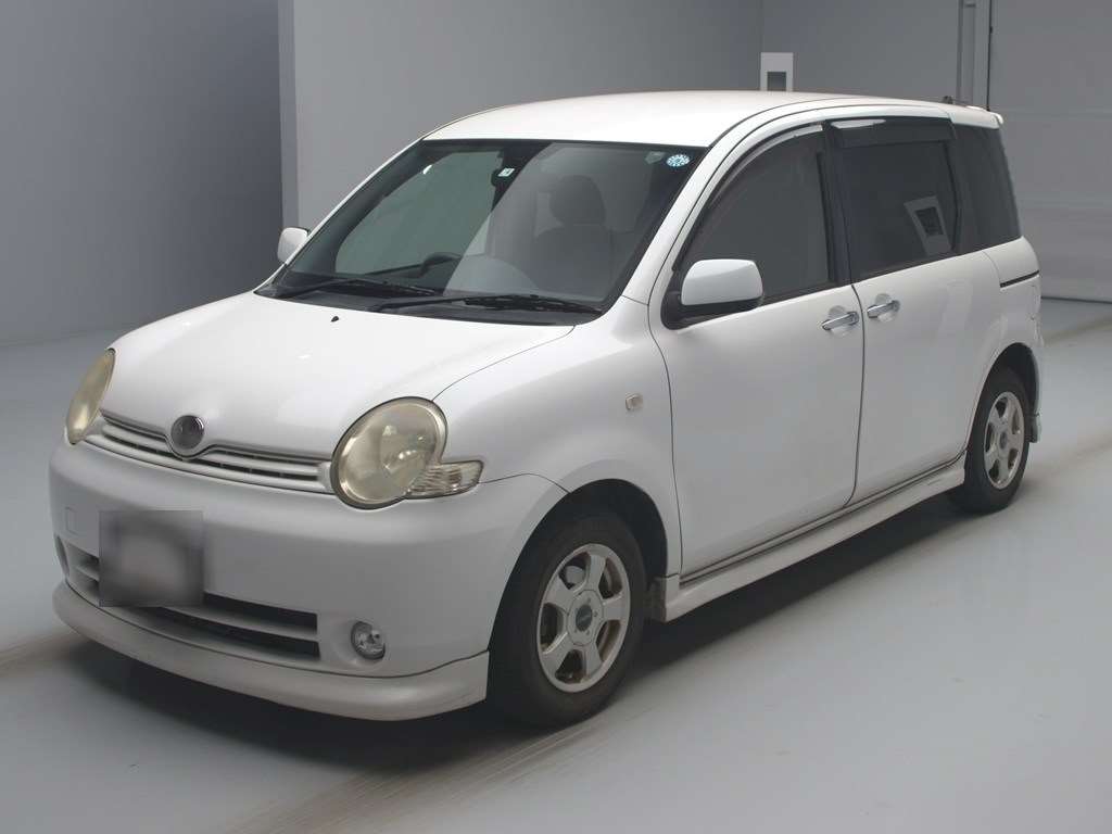 Toyota Sienta 2005