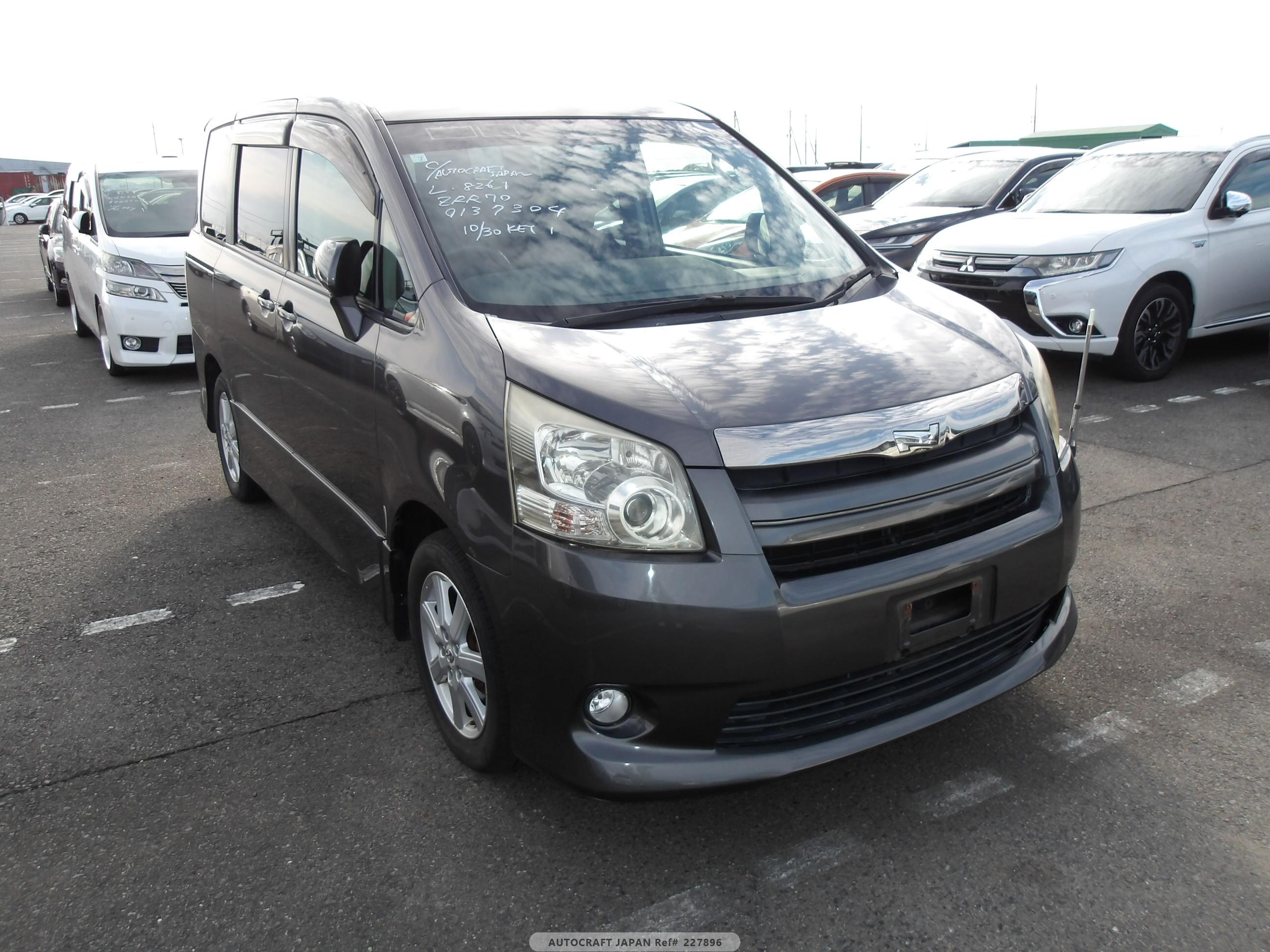 Toyota Noah 2008