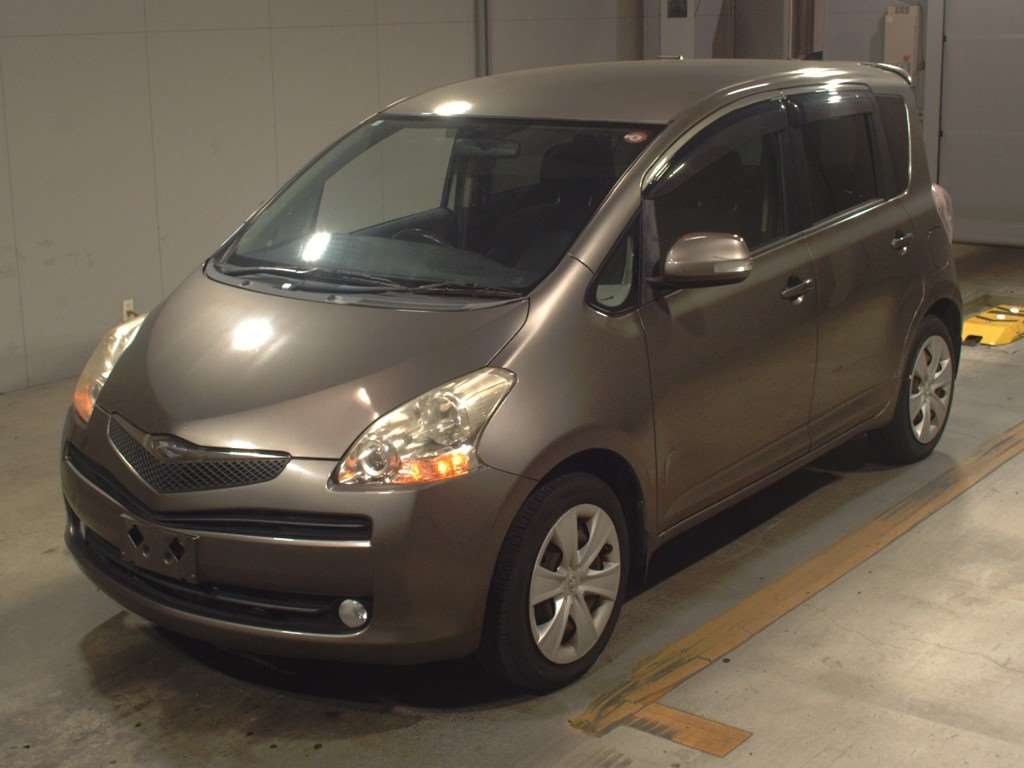 Toyota Ractis 2010