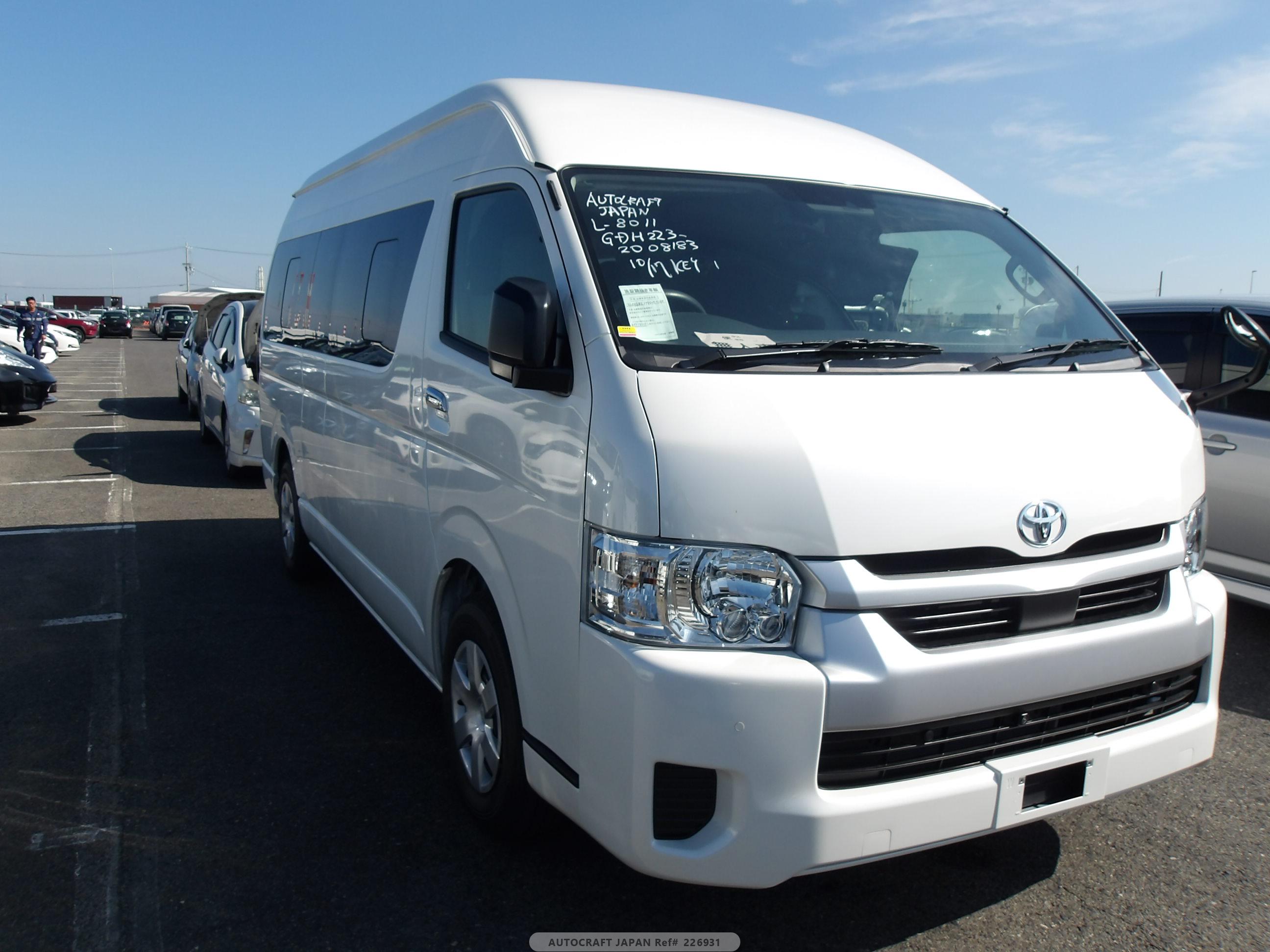 Toyota Hiace Commuter 2024