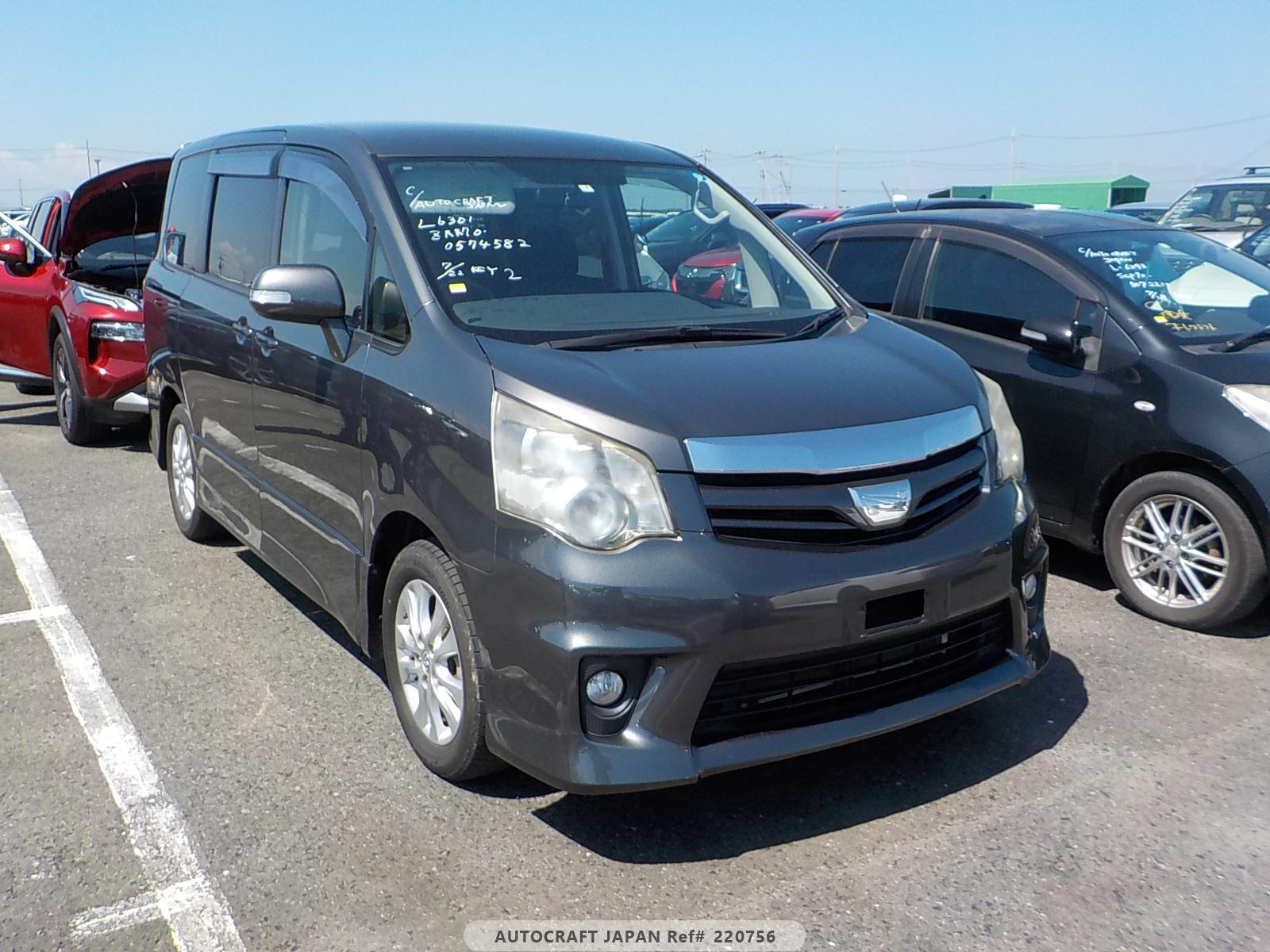 Toyota Noah 2013