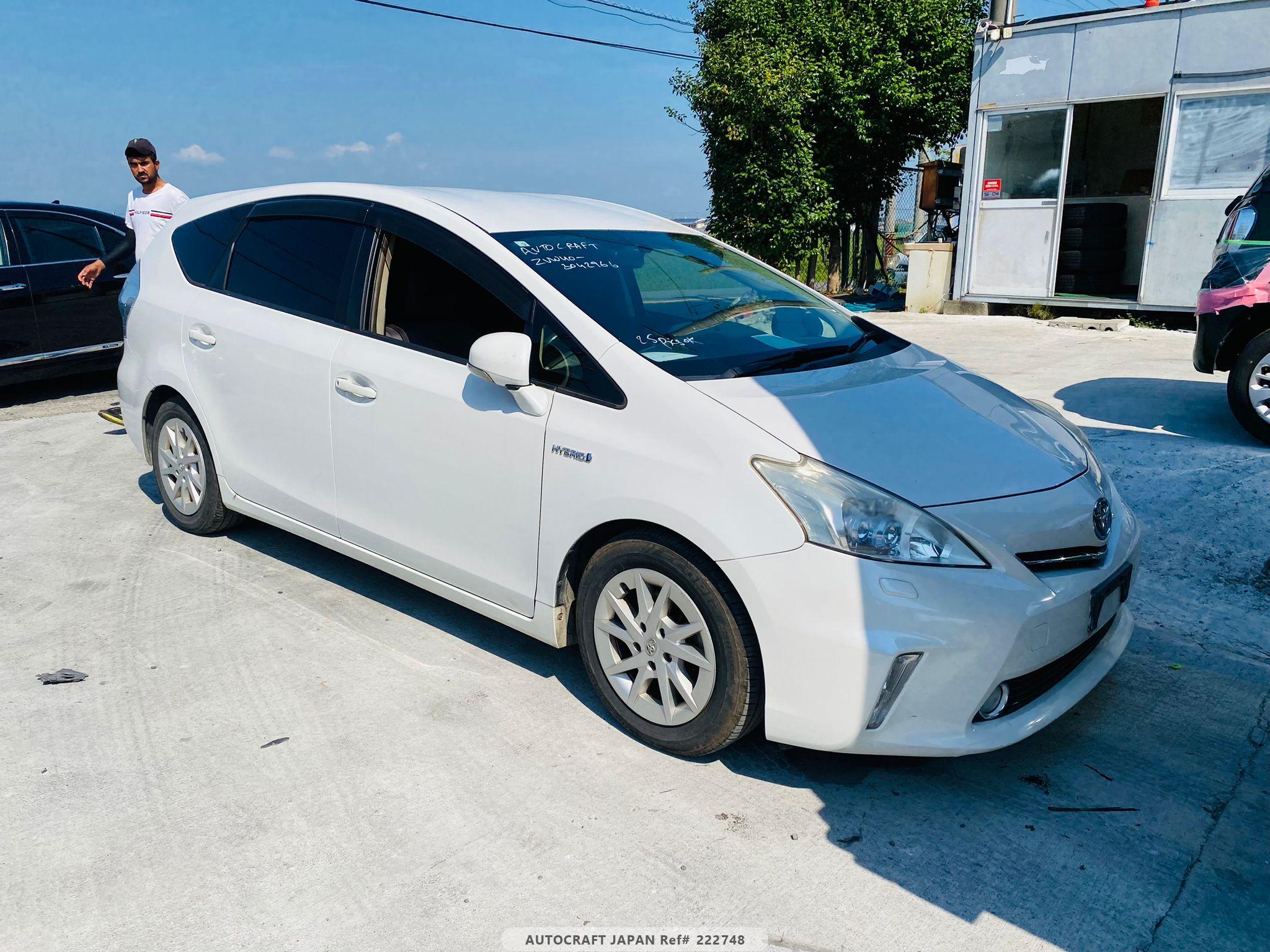 Toyota PRIUS ALPHA 2012