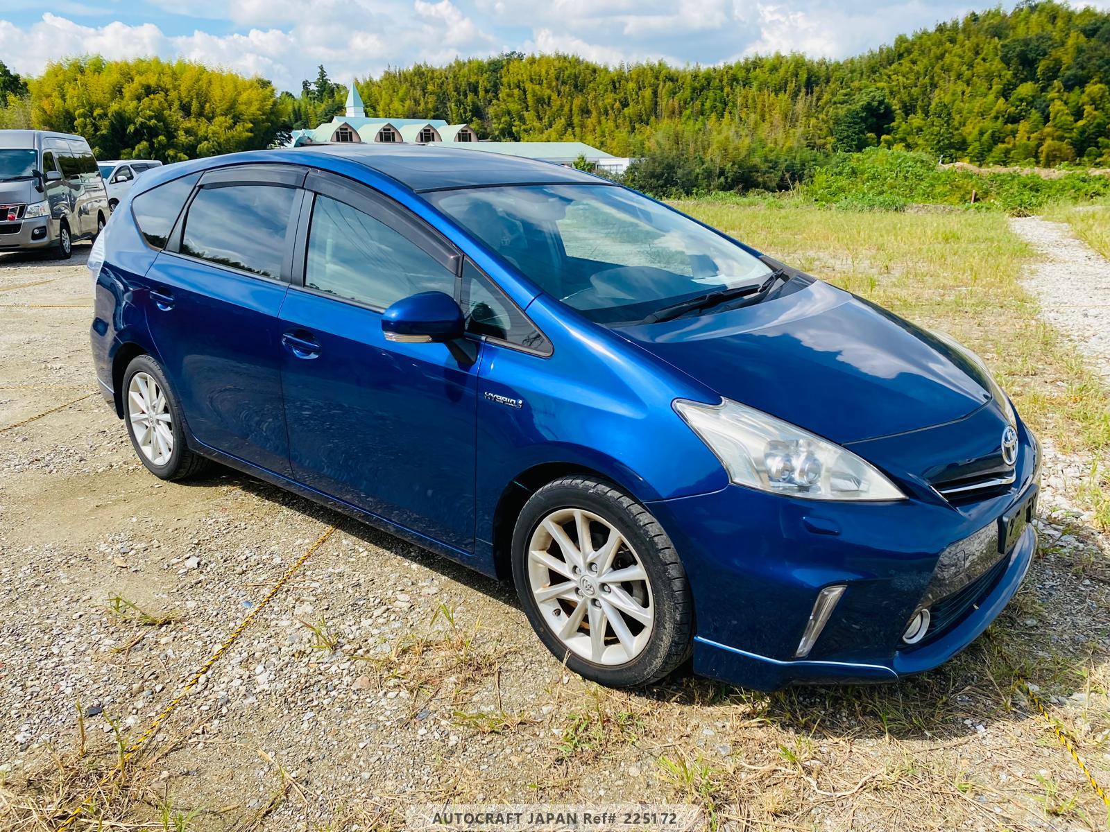 Toyota PRIUS ALPHA 2011