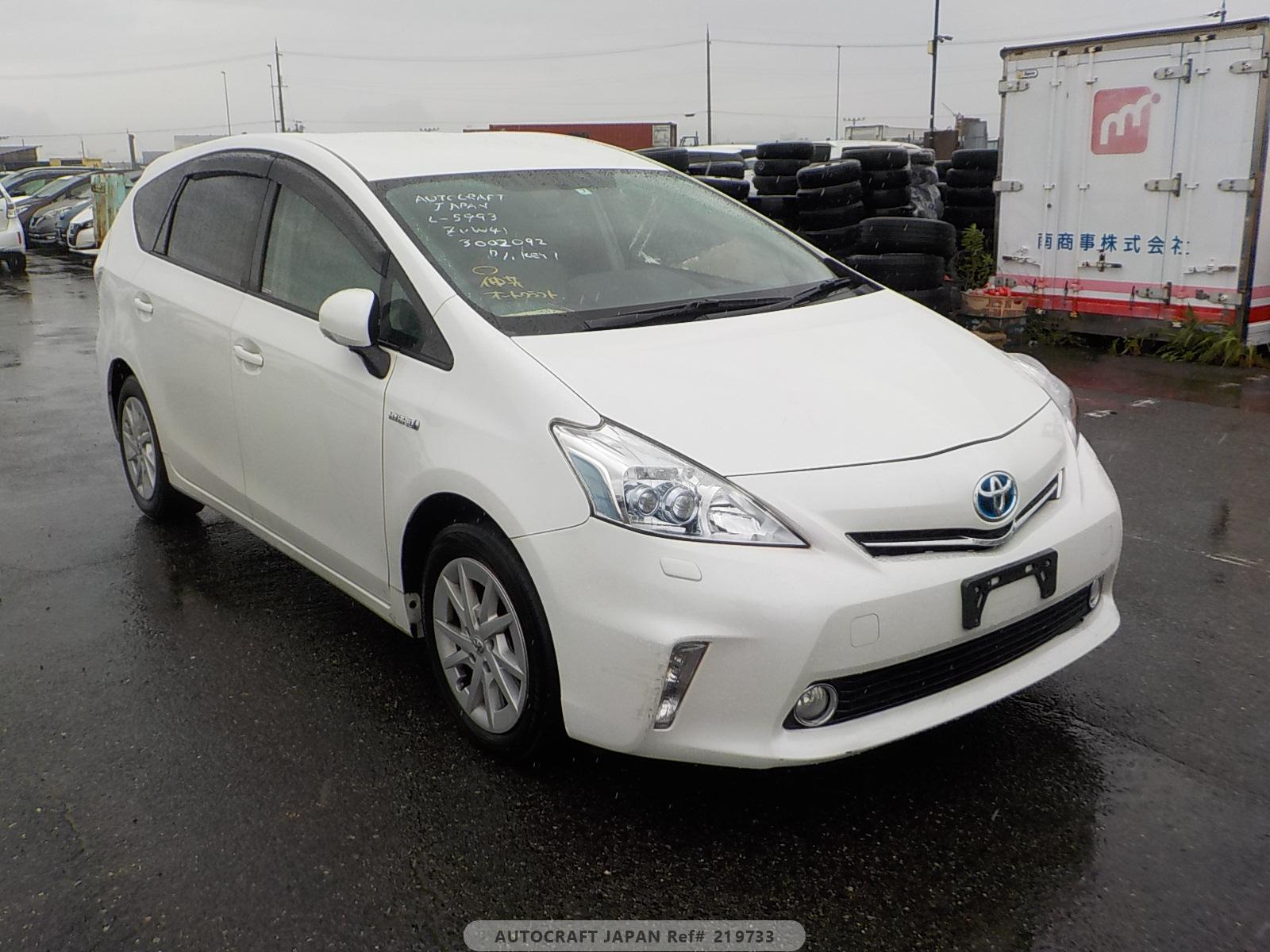 Toyota PRIUS ALPHA 2011