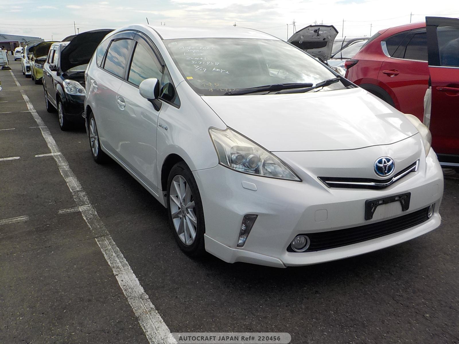 Toyota PRIUS ALPHA 2012