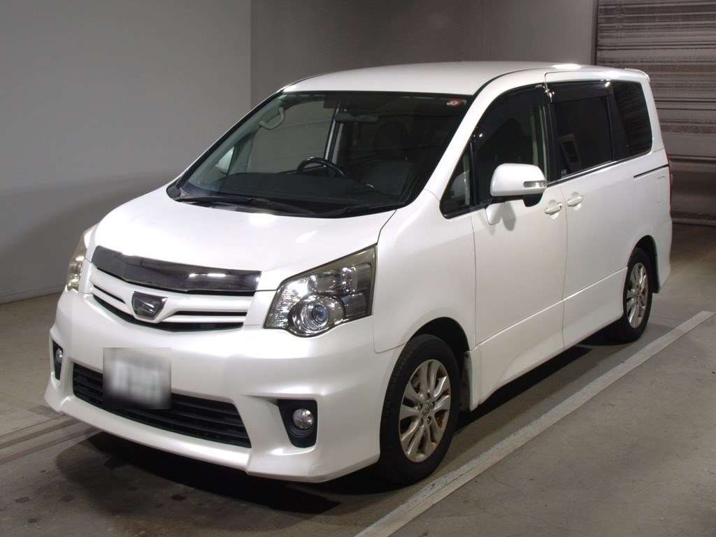Toyota Noah 2010