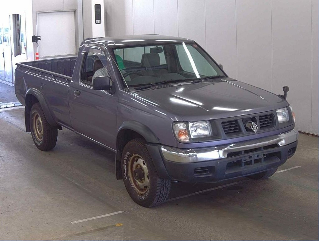 Nissan DATSUN 2001