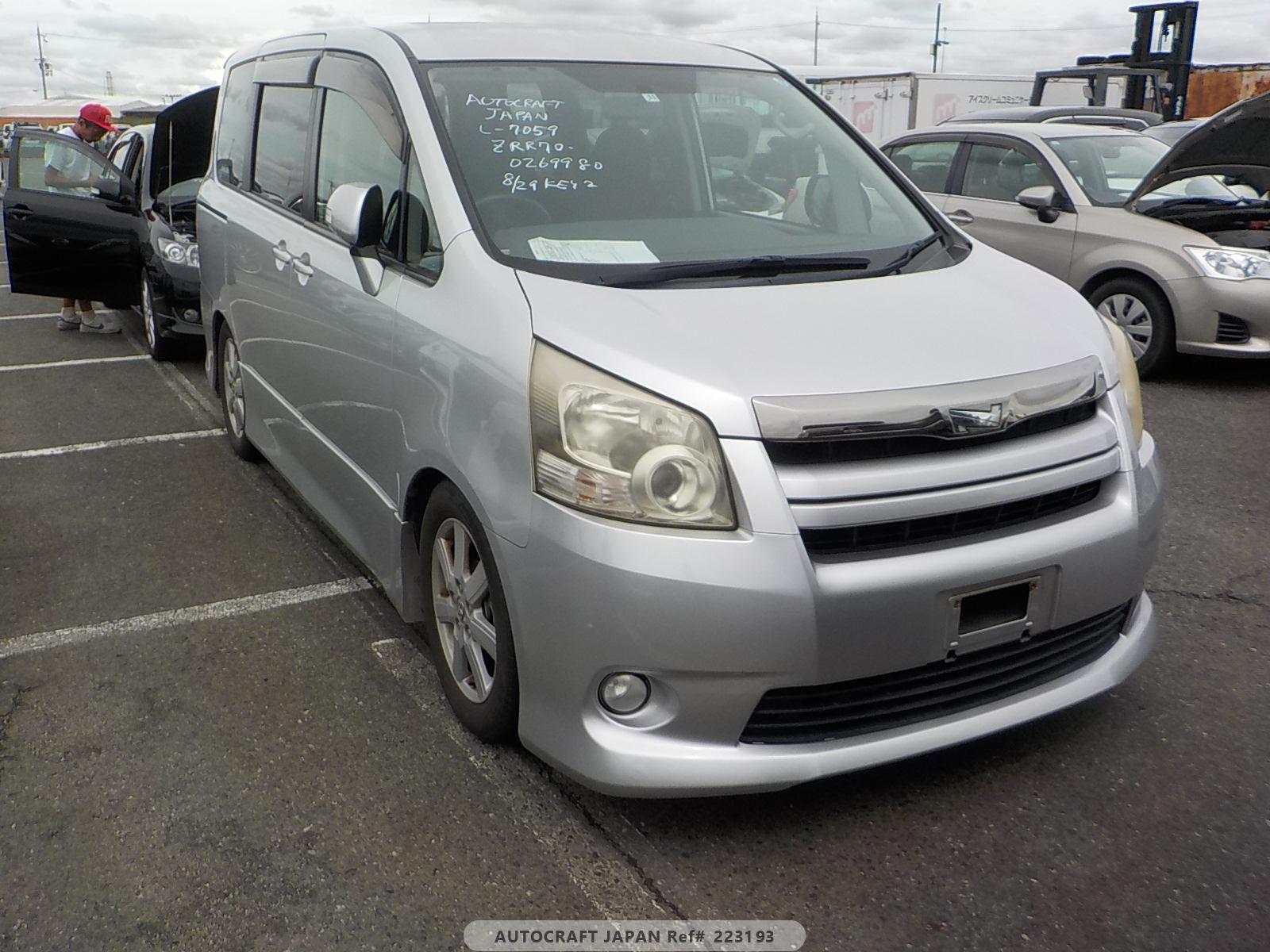 Toyota Noah 2009