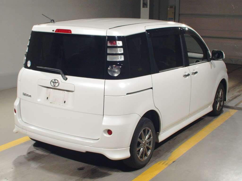 Toyota Sienta 2010