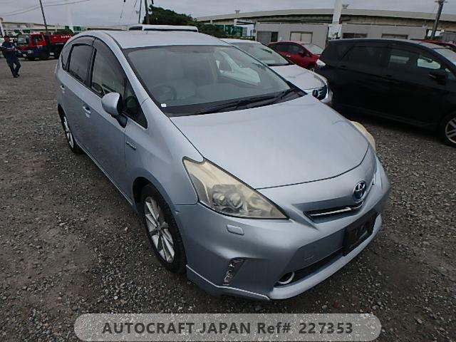 Toyota PRIUS ALPHA 2012