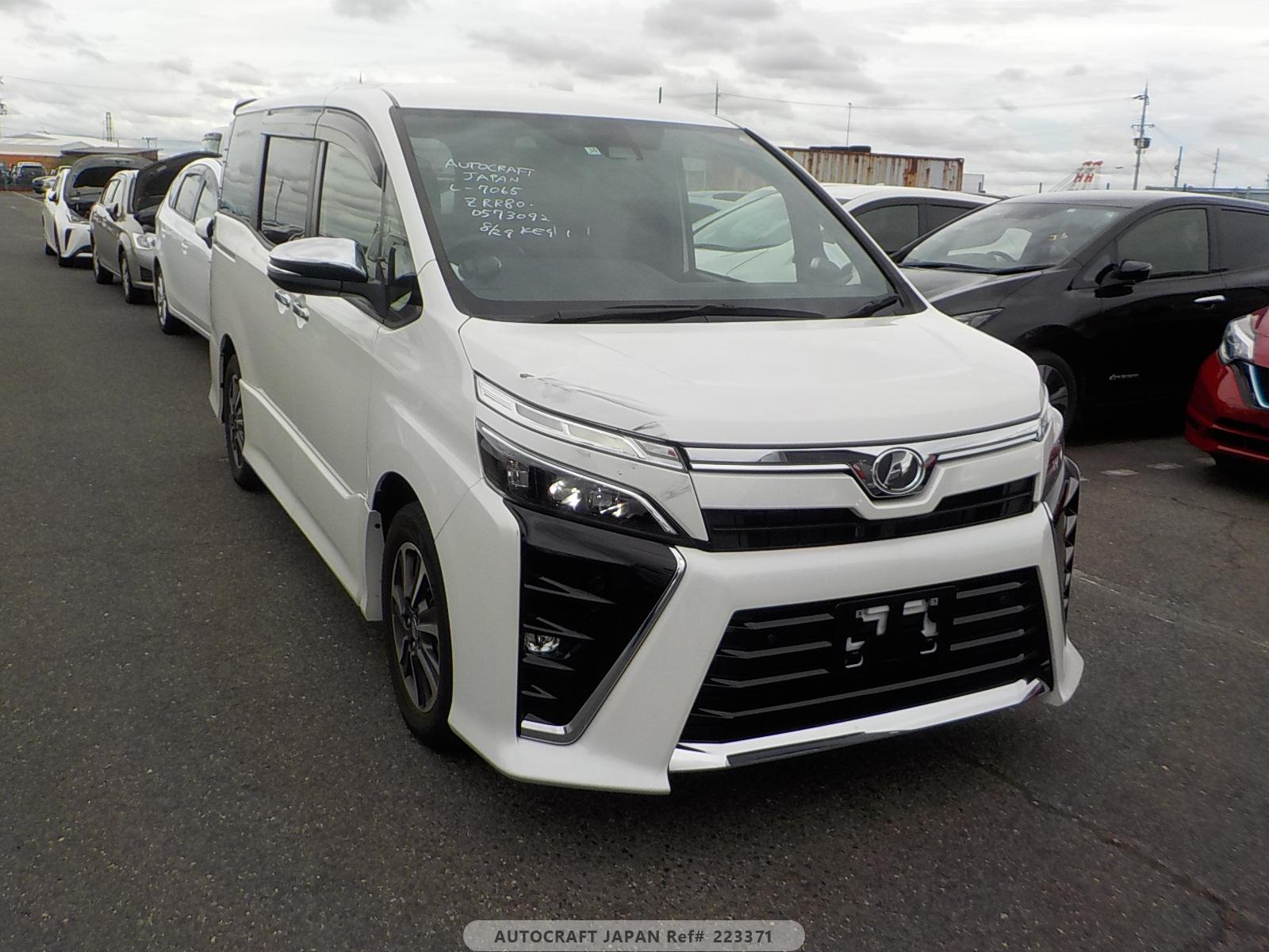 Toyota Voxy 2019