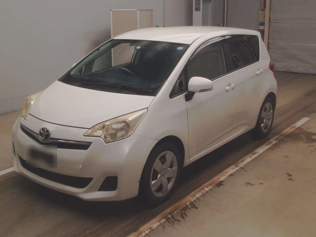 Toyota Ractis 2011