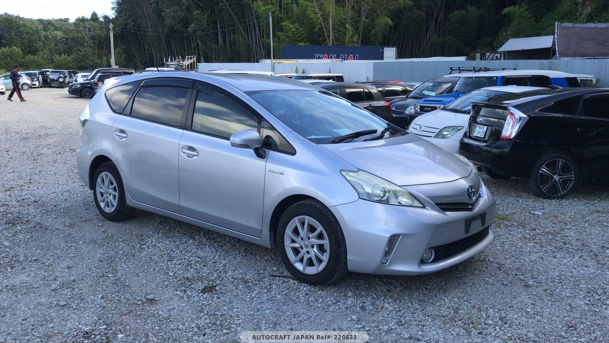 Toyota PRIUS ALPHA 2011