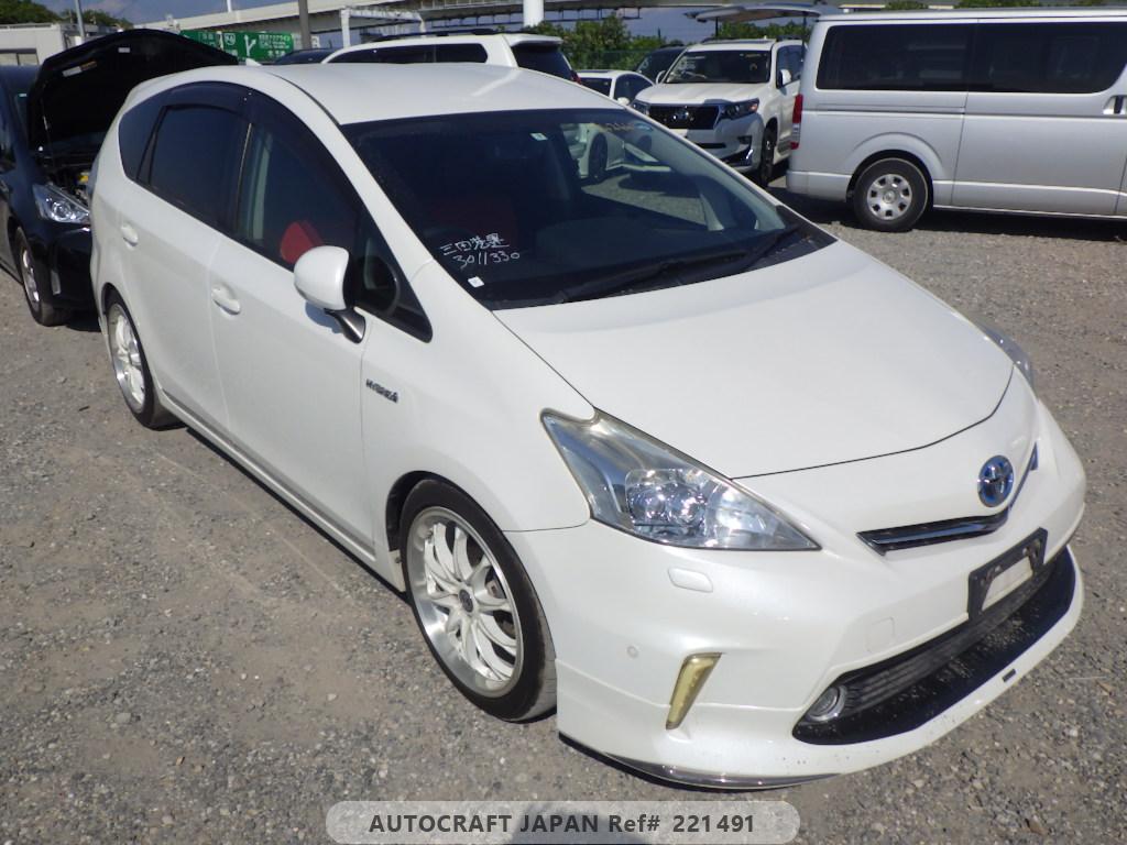 Toyota PRIUS ALPHA 2011